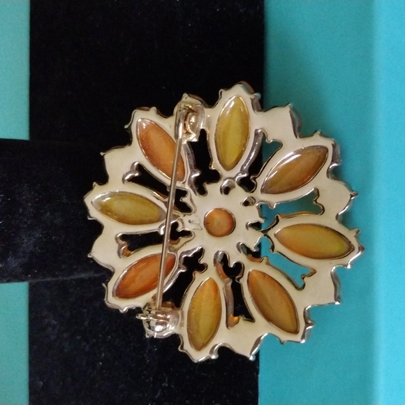 Liz Claiborne - Picture 4 of 5